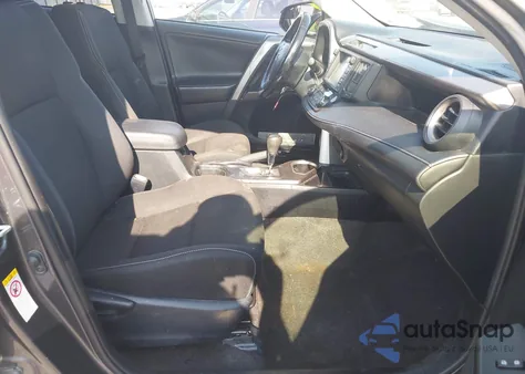 2017 Toyota Rav4 Xle z USA, uszkodzony, nr VIN JTMWFREV8HJ127411